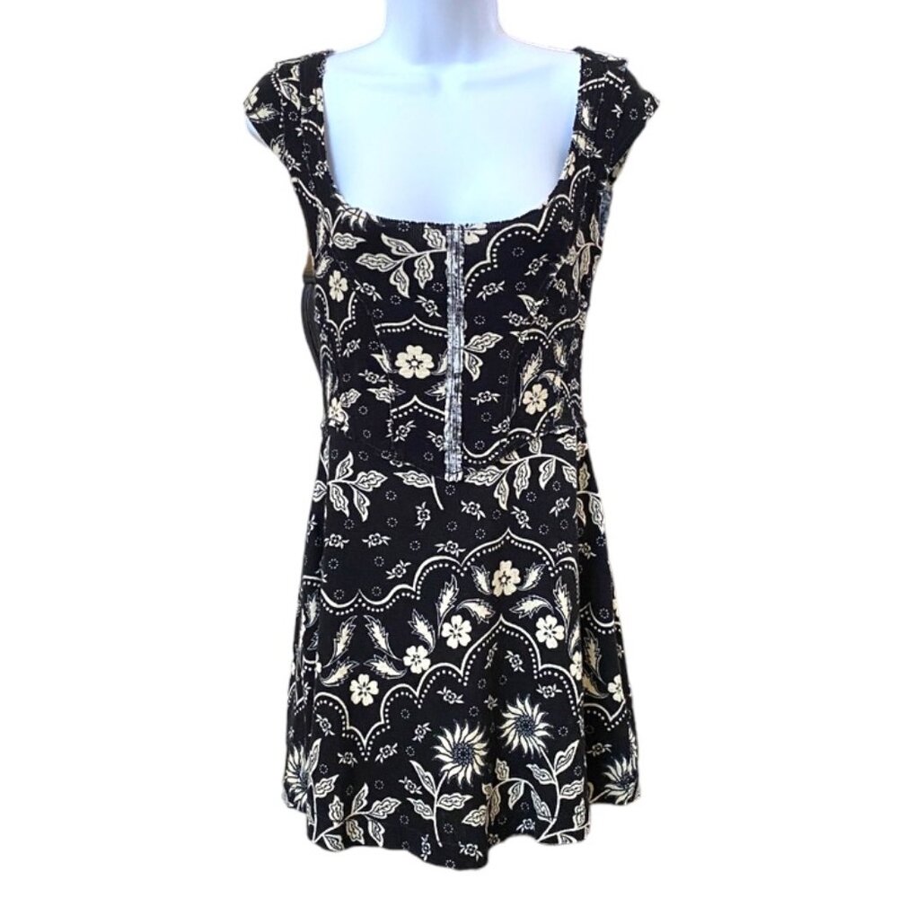 Urban Outfitters Blk Cream Floral Cap Sleeve Stretch Dress Sq Neckline Sz SP #03